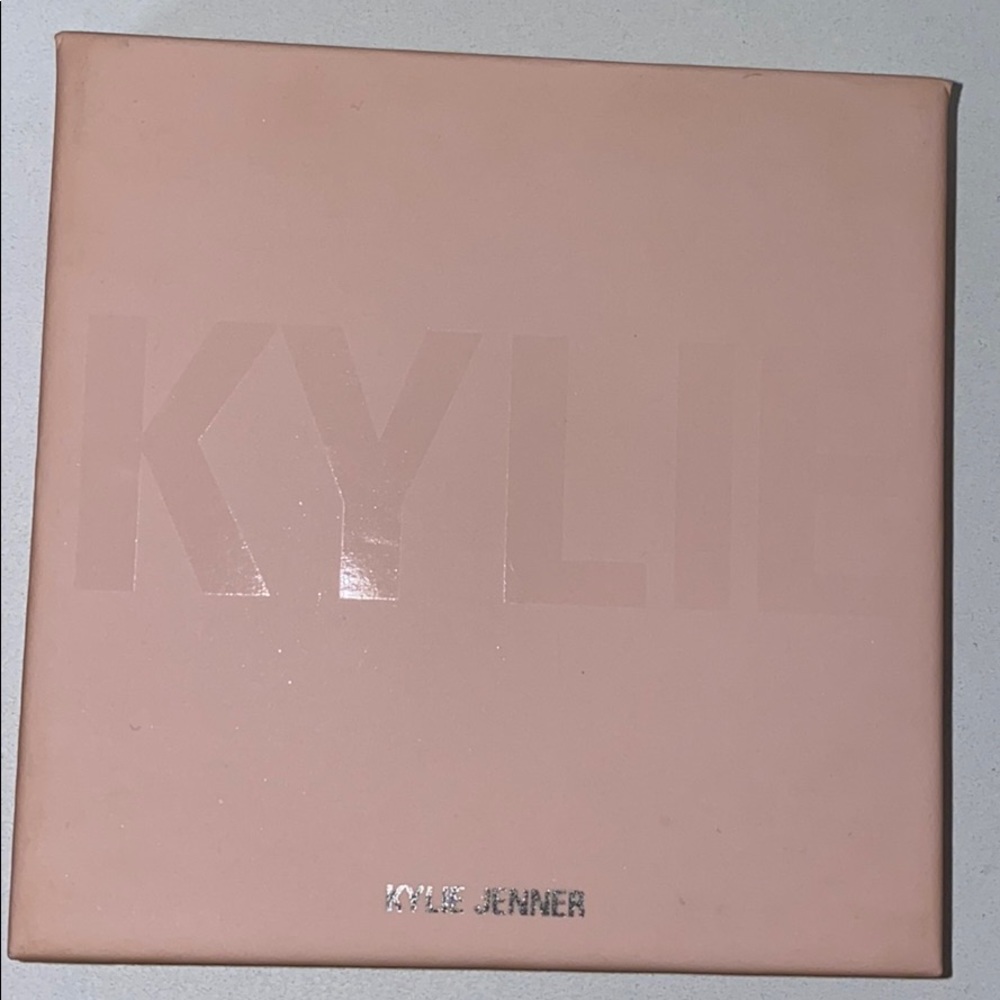 Kylie cosmetics face palette